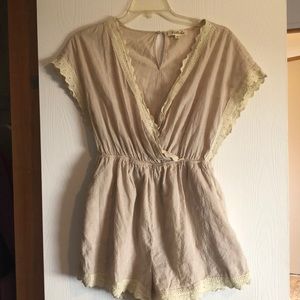 Boutique beige romper w/ super cute details!